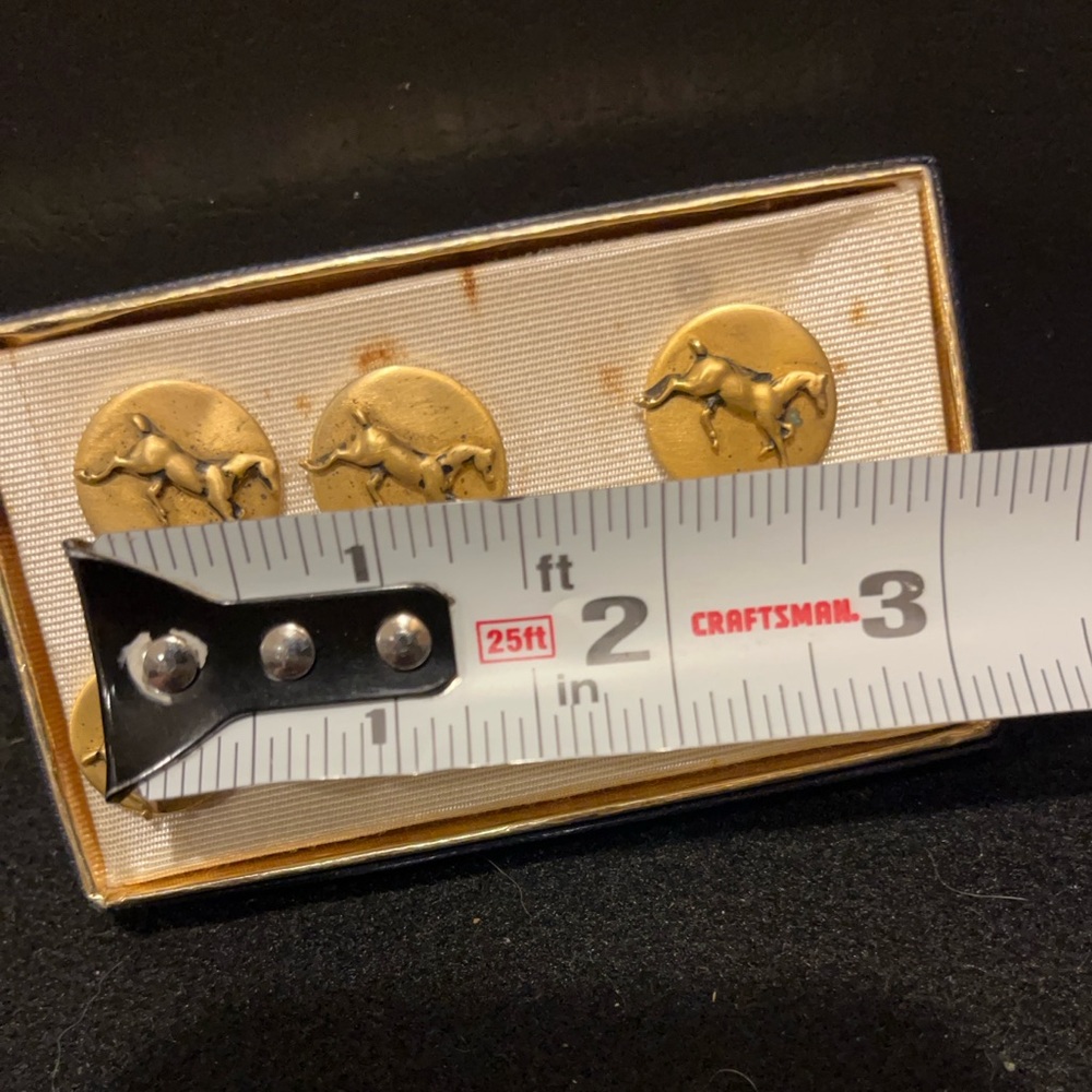 Set of 7 Vintage Horse Motif Buttons Gold Tone - Picture 3 of 7